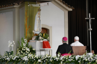 26-Apostolische Reise nach Portugal: Rosenkranzgebet mit kranken Jugendlichen 