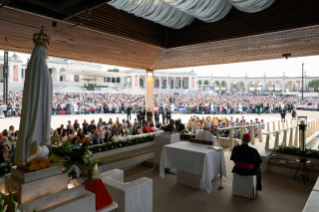 27-Voyage apostolique au Portugal : Prière du Chapelet avec les jeunes malades