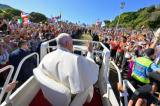 5-Viaggio Apostolico in Portogallo: Via Crucis con i giovani 