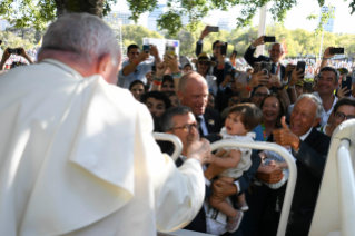 12-Viaje apostólico a Portugal: Vía Crucis con los jóvenes