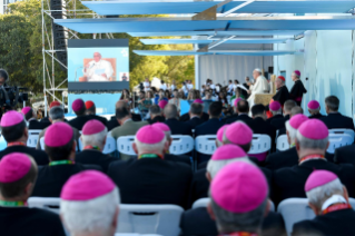 19-Viaje apostólico a Portugal: Vía Crucis con los jóvenes