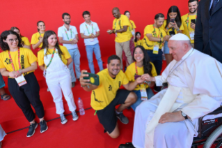 7-Viaggio Apostolico in Portogallo: Incontro con i volontari della GMG  