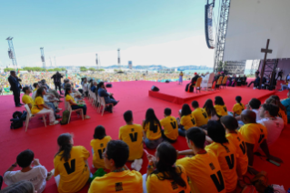 6-Apostolische Reise nach Portugal: Treffen mit den freiwilligen Helfern des WJT 