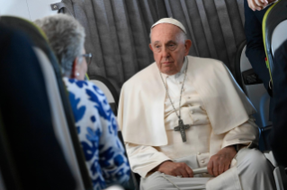2-Apostolische Reise nach Portugal: Pressekonferenz mit dem Heiligen Vaters auf dem Rückflug nach Rom 