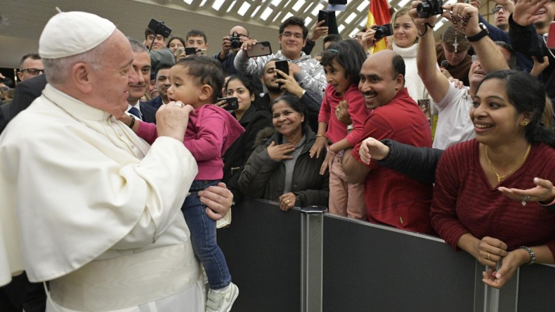 El Papa y un bebé, en la audiencia