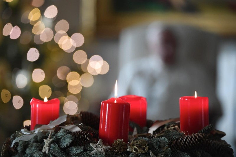 Chúa Giêsu trong máng cỏ chỉ cho chúng ta con đường để được gần gũi nhau