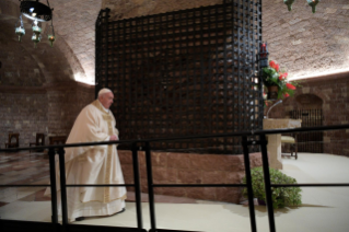 8-Besuch von Papst Franziskus in Assisi: Heilige Messe und Unterzeichnung der Enzyklika <i>"Fratelli tutti” über die Geschwisterlichkeit und die soziale Freundschaft</i>