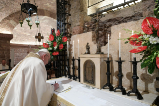 12-Besuch von Papst Franziskus in Assisi: Heilige Messe und Unterzeichnung der Enzyklika <i>"Fratelli tutti” über die Geschwisterlichkeit und die soziale Freundschaft</i>