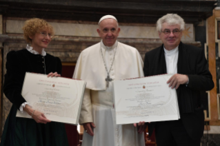 11-An die vatikanische Stiftung "Joseph Ratzinger - Benedikt XVI." aus Anlass der Verleihung des Ratzinger-Preises