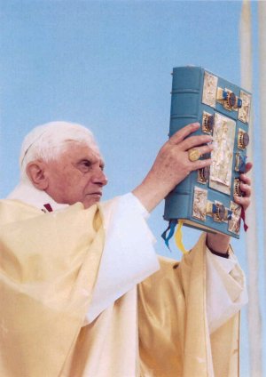 http://www.vatican.va/news_services/liturgy/2006/img/bxvi_presentazione_messale.jpg