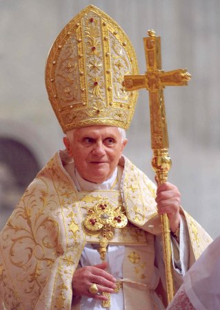 http://www.vatican.va/news_services/liturgy/calendar/img/bxvi-calendario2010.jpg