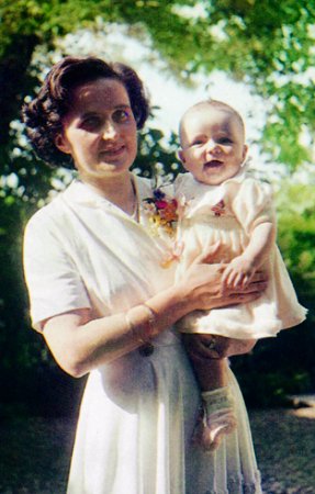 Santa Gianna com bebê no colo