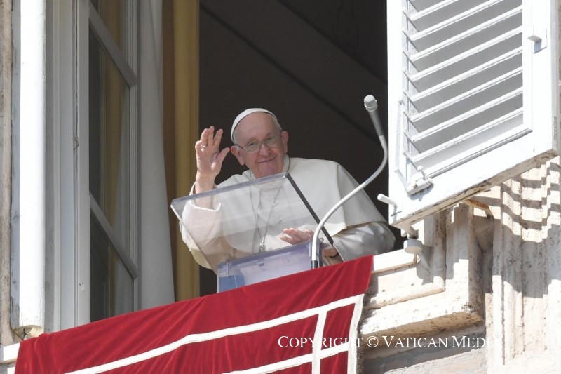 Angélus: Le Pape invite à cultiver l'esprit de gratitude envers Dieu Cq5dam.web.800.800