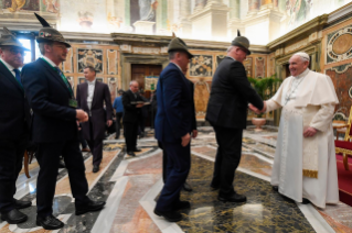 7-Ai Soci dell'Associazione Nazionale Alpini