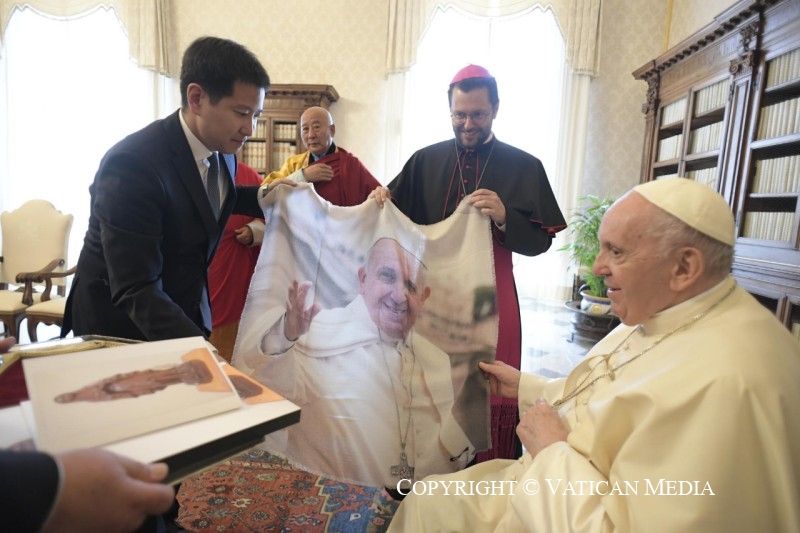 4-A la D&eacute;l&eacute;gation des Autorit&eacute;s du Bouddhisme de Mongolie