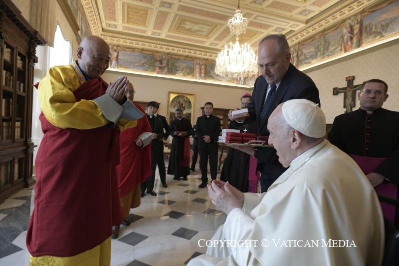 5-A la D&eacute;l&eacute;gation des Autorit&eacute;s du Bouddhisme de Mongolie