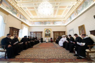 5-A una delegación de jóvenes sacerdotes y monjes de las Iglesias ortodoxas orientales