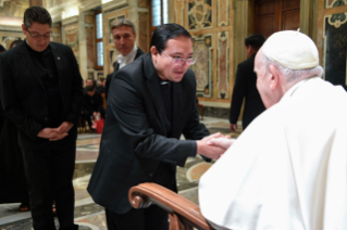 4-A la comunidad del Pontificio Colegio Pío Latinoamericano