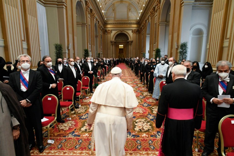 El Papa, con el Cuerpo Diplomático