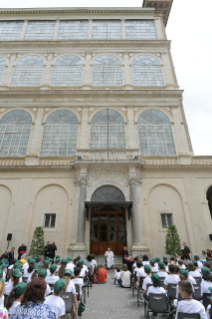 9-An die Teilnehmer des “Kinderzugs”, den die vatikanische Dialogplattform „Vorhof der Völker“ organisiert hat 