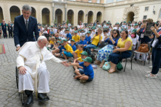 16-A los participantes en la iniciativa “El Tren de los niños”