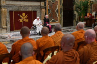 2-À la Délégation bouddhiste de l'Assemblée  Sangha de Chetuphon, Thaïlande
