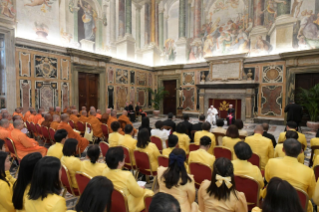 3-A una delegación budista de la Asamblea Sangha de Chetuphon, Tailandia