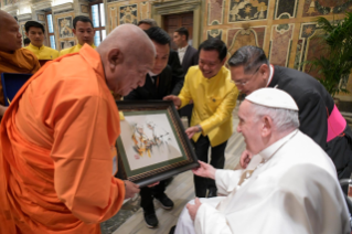12-A una delegación budista de la Asamblea Sangha de Chetuphon, Tailandia