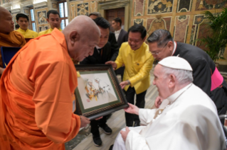 12-À la Délégation bouddhiste de l'Assemblée  Sangha de Chetuphon, Thaïlande