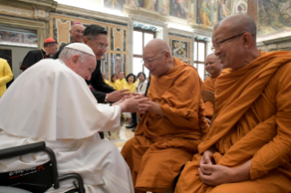 11-À la Délégation bouddhiste de l'Assemblée  Sangha de Chetuphon, Thaïlande