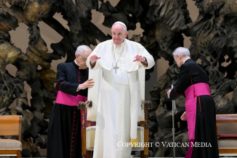 5-A los empleados del Vaticano con motivo de las felicitaciones navide&ntilde;as