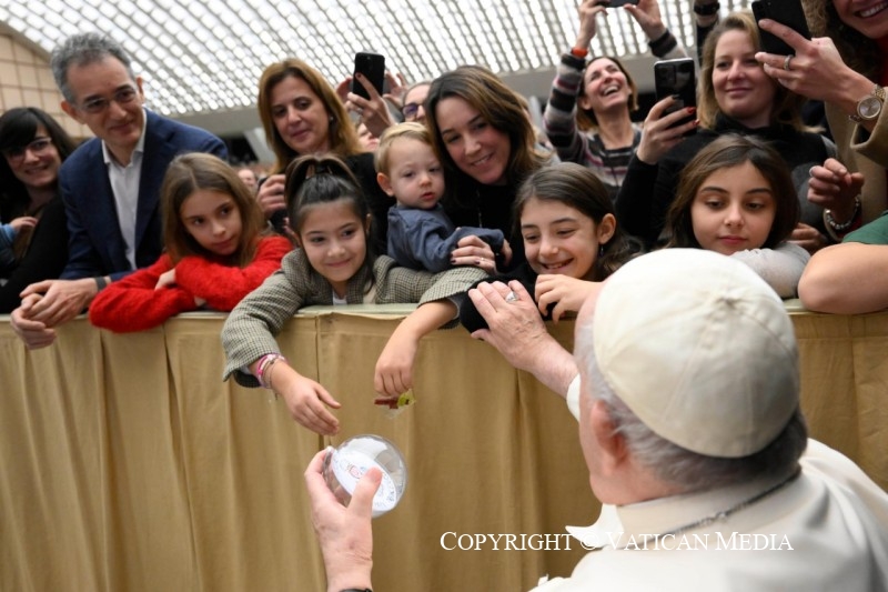 4-A los empleados del Vaticano con motivo de las felicitaciones navide&ntilde;as