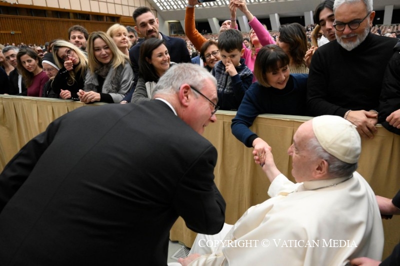 2-A los empleados del Vaticano con motivo de las felicitaciones navide&ntilde;as