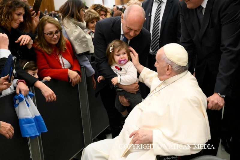 9-A los empleados del Vaticano con motivo de las felicitaciones navide&ntilde;as