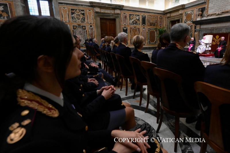 6-A los miembros de la Direcci&oacute;n Central Anticrimen
