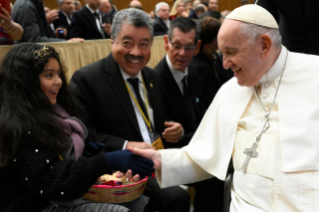 12-A las delegaciones de Sutrio, de Rosello y de Guatemala que han ofrecido el árbol de Navidad y los dos belenes