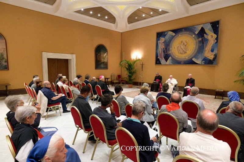 2-&Agrave; l'Association Famille Spirituelle Charles de Foucauld