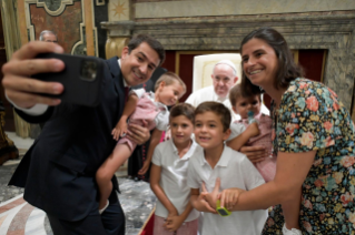 9-A la familia de Pedro Maria Guimarães de Mello