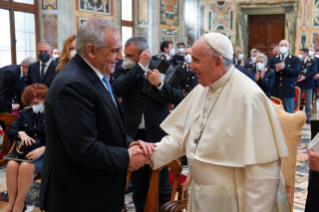 6-Ai Dirigenti e al Personale dell'Ispettorato di Pubblica Sicurezza presso il Vaticano