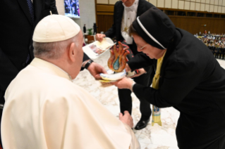 0-Pilgrims from the Institute of the Maestre Pie Filippini, and of the dioceses of Viterbo and Civitavecchia-Tarquinia, on the occasion of the 350th anniversary of the birth of Saint Lucy Filippini