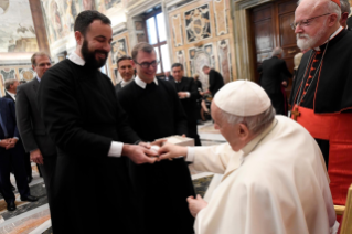 12-Aos membros da "Papal Foundation"