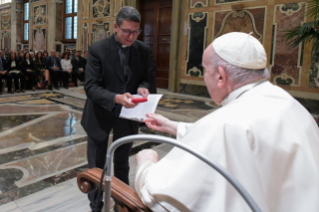 0-Aux membres de l'Institut Pontifical des Missions Étrangères (P.I.M.E.), à l'occasion des 150 ans de la revue « Monde et Mission » 