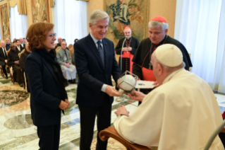 11-Alla Delegazione del "Premio Madre Teresa"