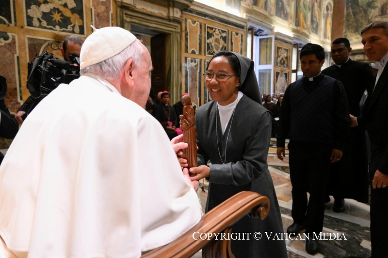 El Papa, y los religiosos de Madagascar