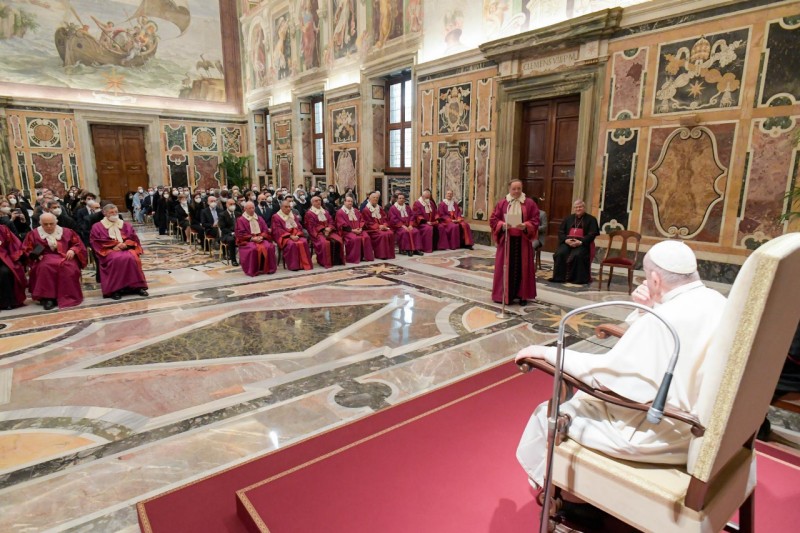 Le pape reçoit les membres du Tribunal de la Rote romaine Cq5dam.web.800.800