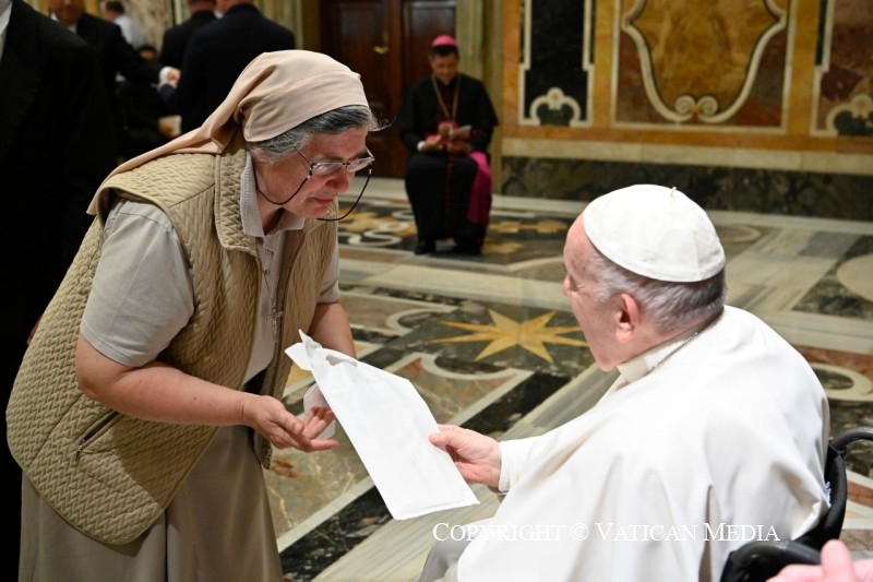 Aos participantes dos Capítulos Gerais dos Pobres Servos e das Pobres Servas da Divina