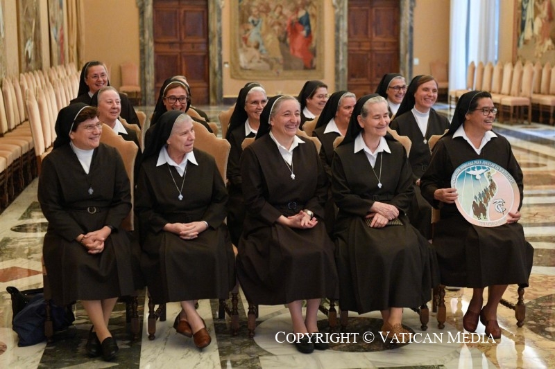 Le Pape invite les Sœurs capucines à être des prophètes de l’écoute Cq5dam.web.800.800