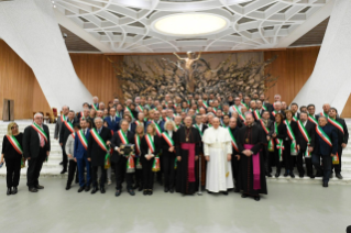 12-Alle Delegazioni per il dono del presepe e dell’albero di Natale in Piazza San Pietro