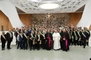 12-An die Delegationen der Gemeinden, die die Krippe und den Christbaum auf dem Petersplatz gespendet haben 