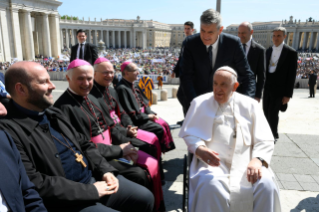 12-Ai Partecipanti al pellegrinaggio in ringraziamento della Beatificazione di Armida Barelli